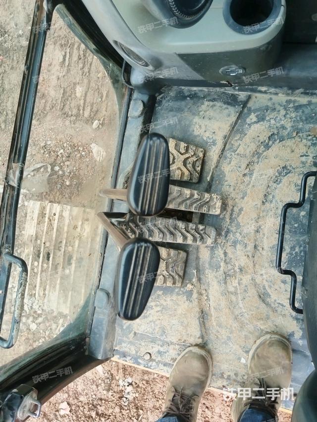 右側(cè)玻璃角標(biāo)（駕駛室部分）