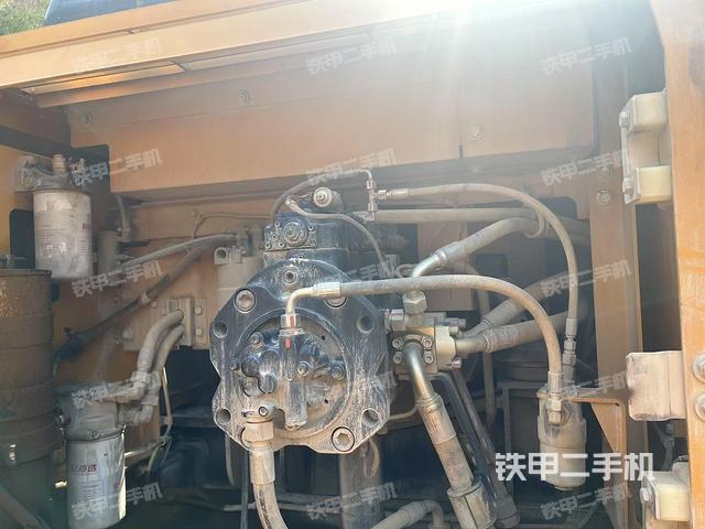 液壓泵艙室正面整體（整機(jī)外觀）