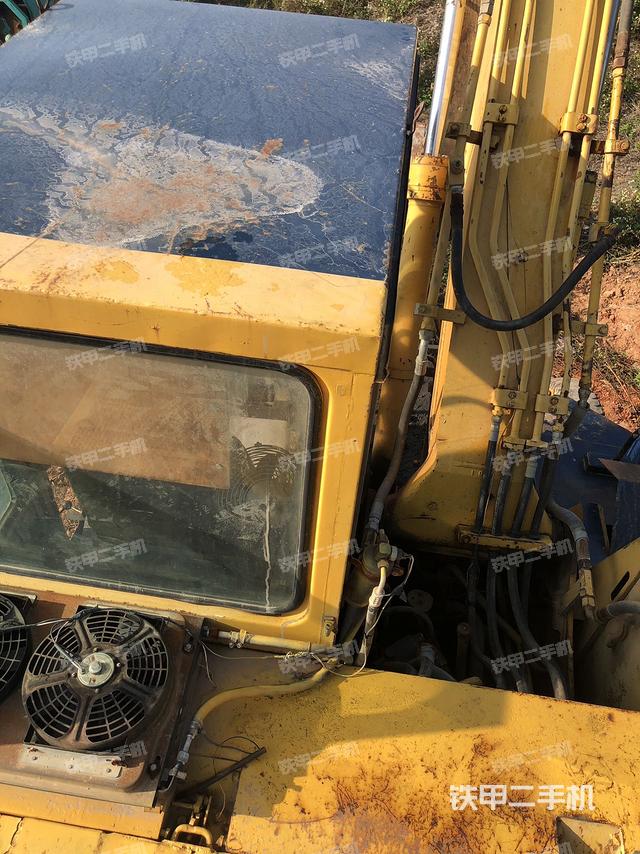 驾驶室顶部（整机外观）