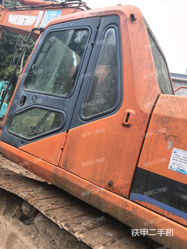 座椅左侧控制台/音响/含左手柄（驾驶室部分）