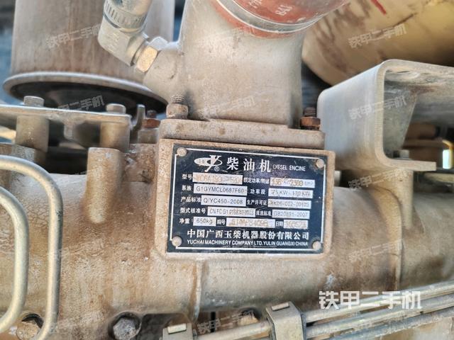 散熱器全景(壓路機(jī)發(fā)動機(jī)艙) 散熱器全景(壓路機(jī)發(fā)動機(jī)艙)