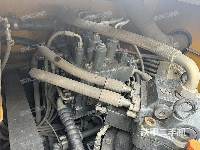 回转马达和主控阀（整机外观）