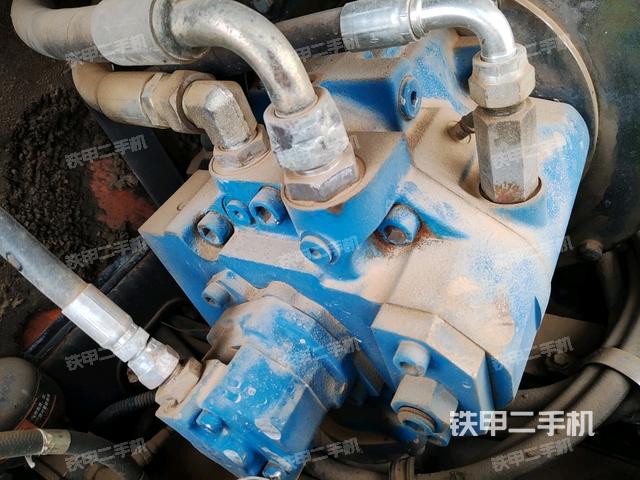 液壓泵艙室正面整體(整機(jī)外觀) 液壓泵艙室正面整體(整機(jī)外觀)