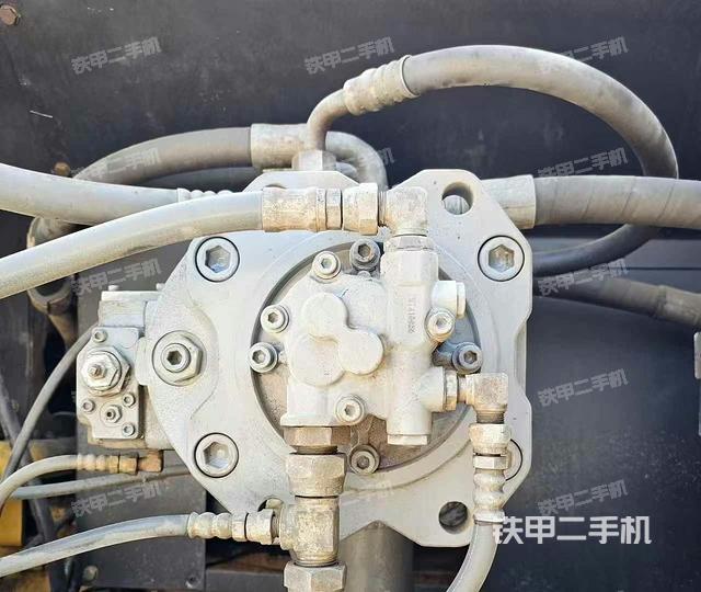 液壓泵艙室正面整體（整機(jī)外觀）