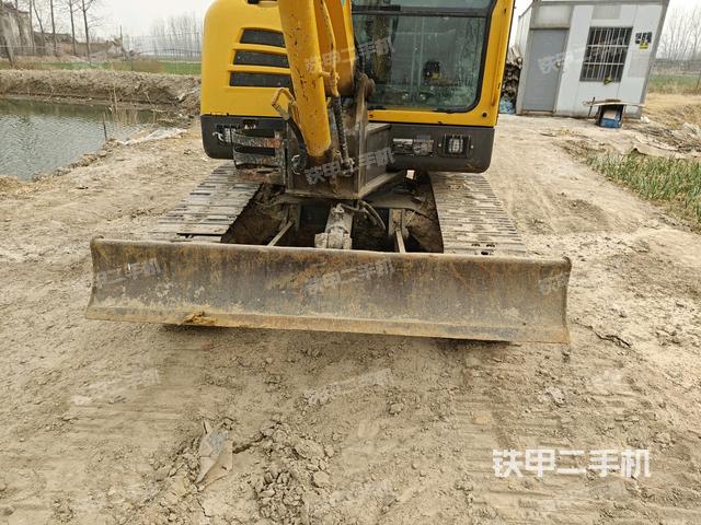 轉(zhuǎn)盤和下車架正前(工作和回轉(zhuǎn)裝置) 轉(zhuǎn)盤和下車架正前(工作和回轉(zhuǎn)裝置)
