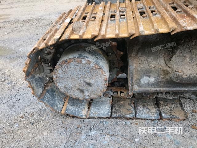 右驅(qū)動輪（行走機構(gòu)）