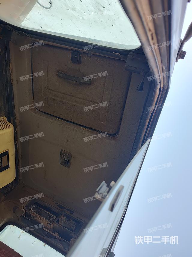 駕駛室頂部（整機外觀）