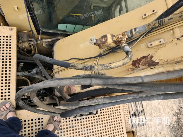 大臂背部俯視（工作和回轉(zhuǎn)裝置）