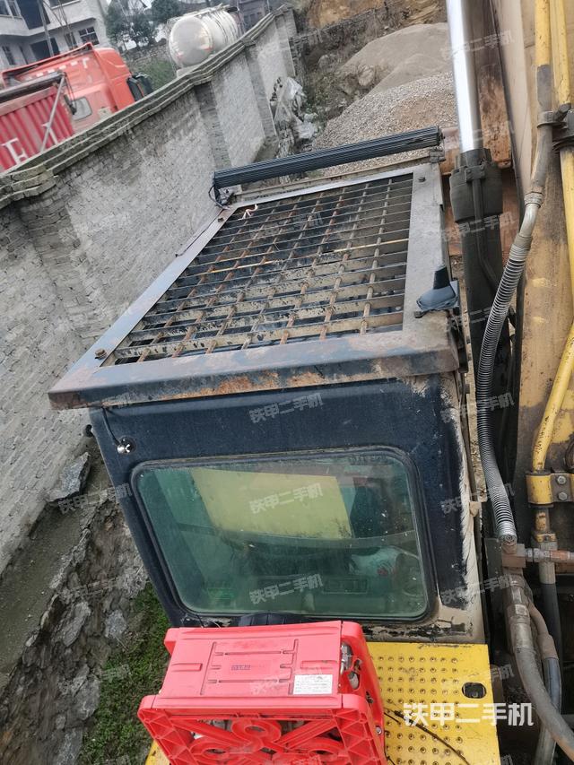 駕駛室頂部俯視（上車(chē)部件）