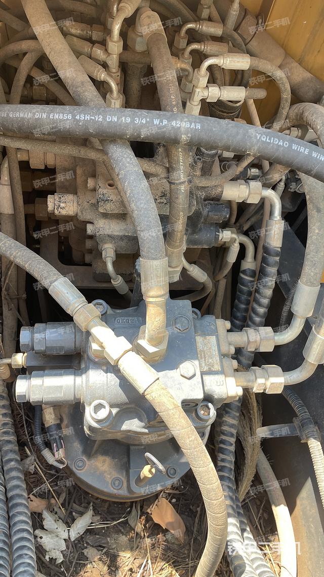 回轉馬達和主控閥（整機外觀）