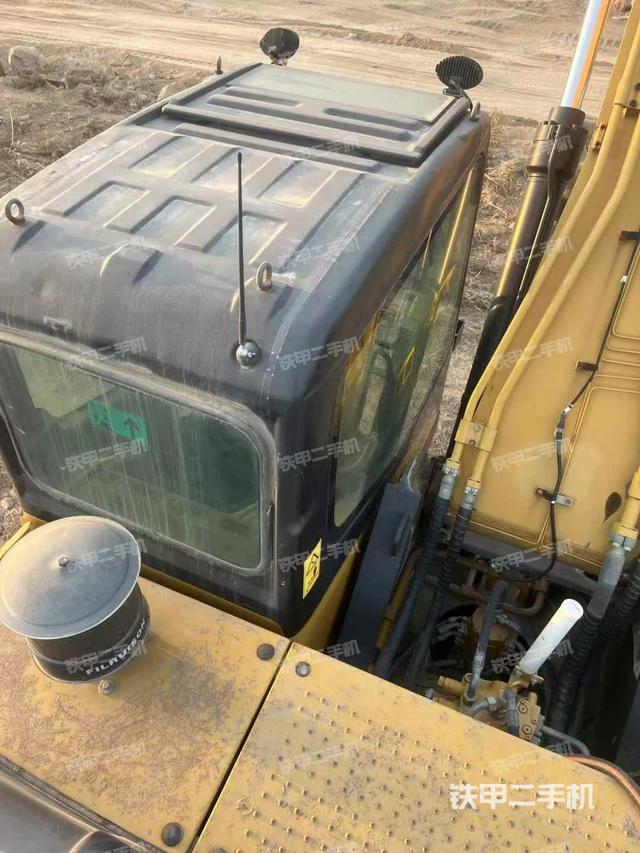 驾驶室顶部（整机外观）