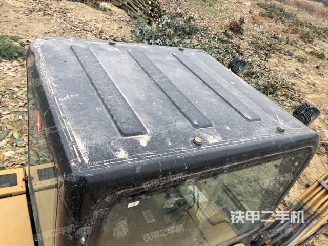 左后方玻璃角標(biāo)（駕駛室部分）