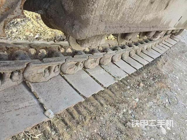 單側(cè)履帶整體（整機(jī)外觀）