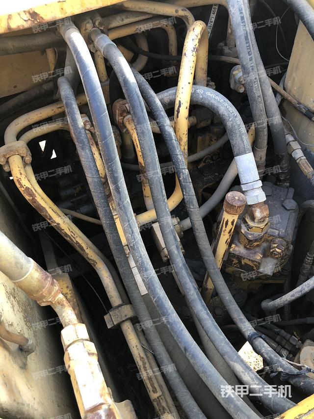 回转马达和主控阀（整机外观）