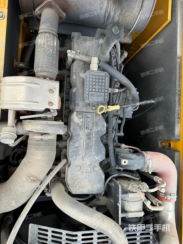 驾驶室顶部（整机外观）