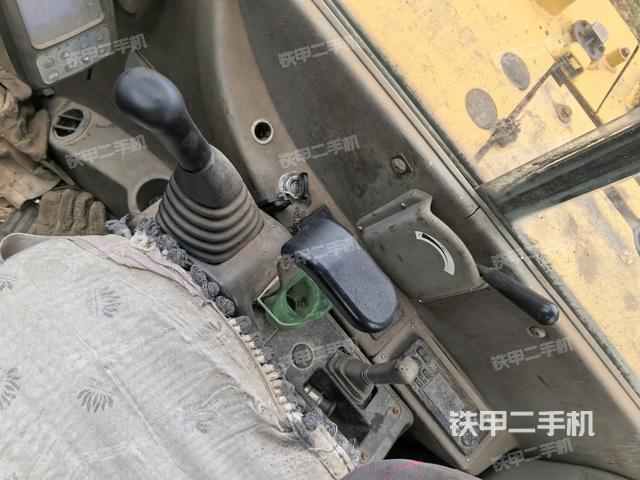 座椅右側(cè)控制臺(tái)/鑰匙門(mén)/油門(mén)/含右手柄（駕駛室部分）