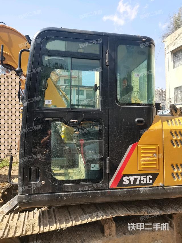 ?駕駛室正側(cè)（駕駛室部分）