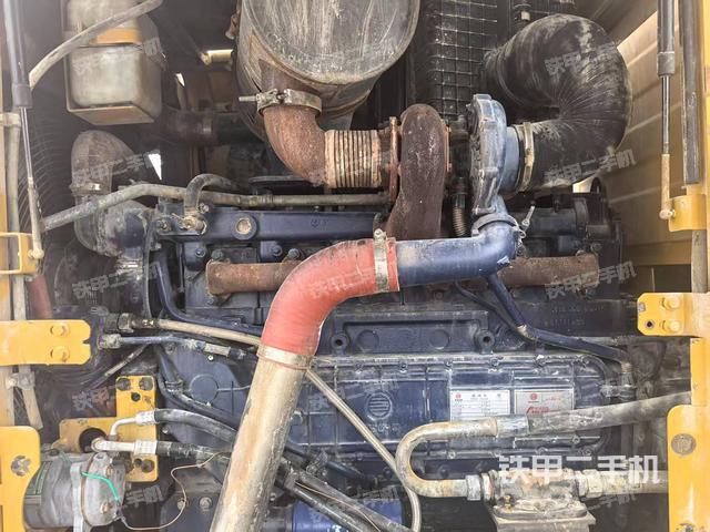 發(fā)動(dòng)機(jī)右側(cè)（整機(jī)外觀及大件）