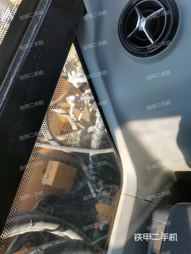 右側(cè)玻璃角標(biāo)（駕駛室部分）