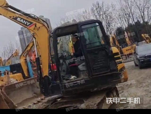 駕駛室整體(整機(jī)外觀) 駕駛室整體(整機(jī)外觀)