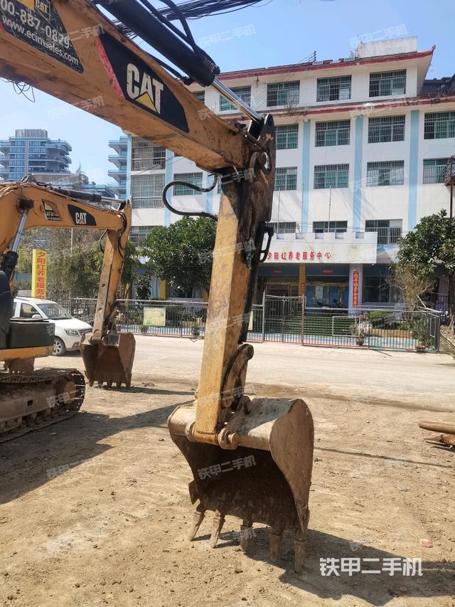 小臂整體右前(工作和回轉(zhuǎn)裝置) 小臂整體右前(工作和回轉(zhuǎn)裝置)