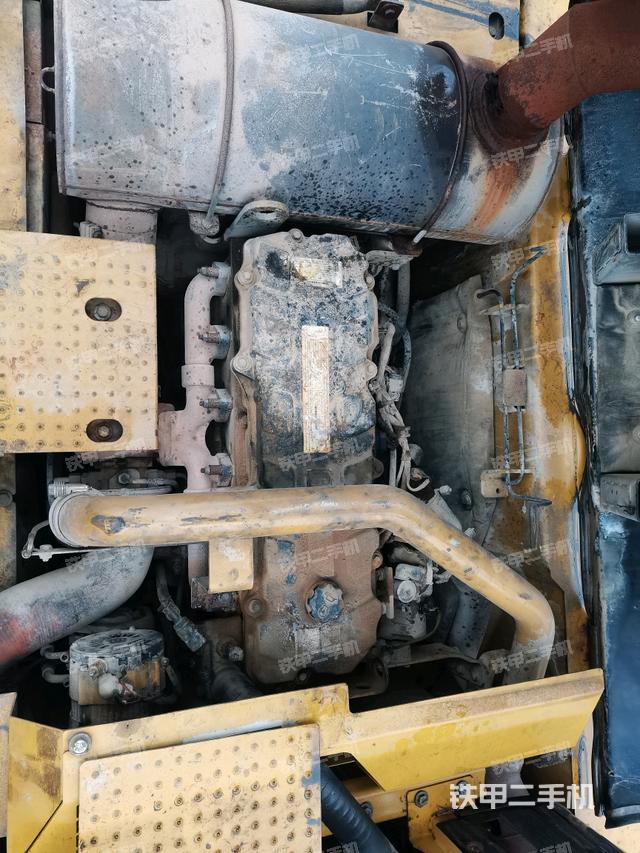 發(fā)動(dòng)機(jī)室（上車(chē)部件）