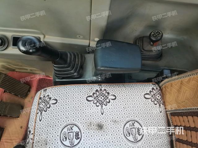 座椅右側控制臺/鑰匙門/油門/含右手柄（駕駛室部分）