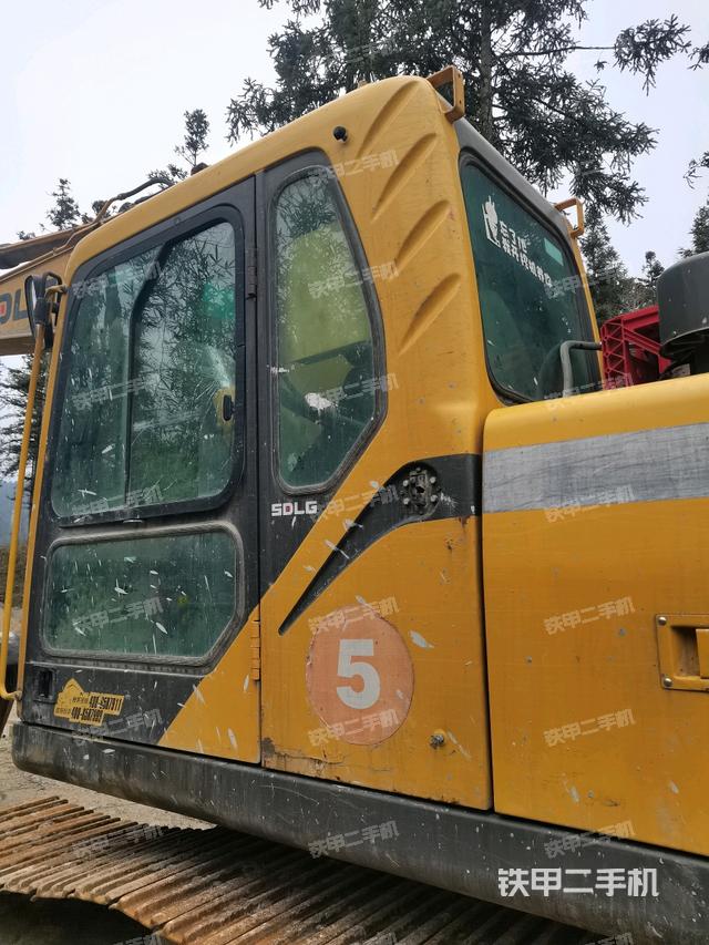 座椅左側(cè)控制臺/音響/含左手柄（駕駛室部分）