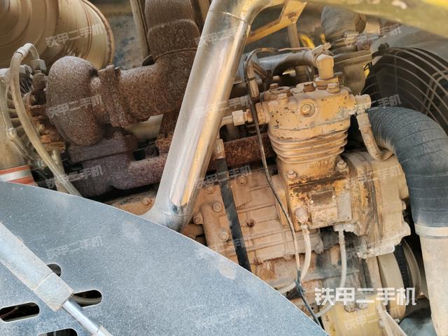 發(fā)動機(jī)右側(cè)全景(壓路機(jī)發(fā)動機(jī)艙) 發(fā)動機(jī)右側(cè)全景(壓路機(jī)發(fā)動機(jī)艙)