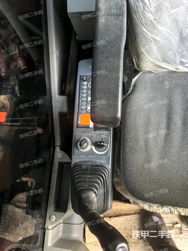座椅左側(cè)控制臺(tái)/音響/含左手柄（駕駛室部分）