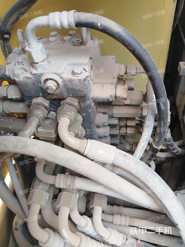 回转马达和主控阀（整机外观）