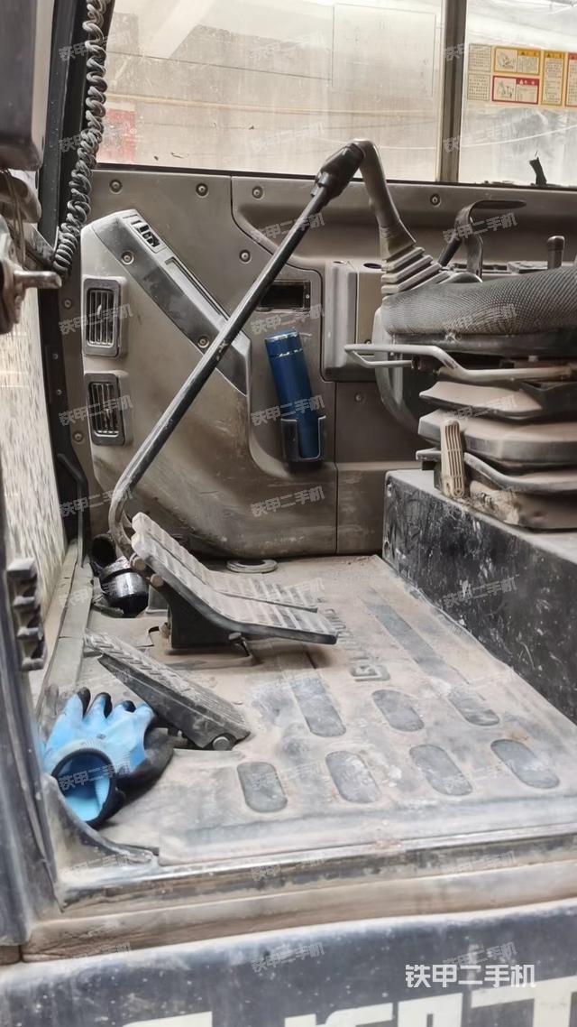 駕駛室頂部（整機(jī)外觀）