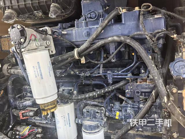 發(fā)動(dòng)機(jī)左側(cè)（整機(jī)外觀及大件）