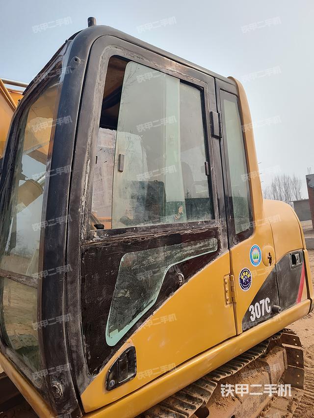 駕駛室整體(整機外觀) 駕駛室整體(整機外觀)