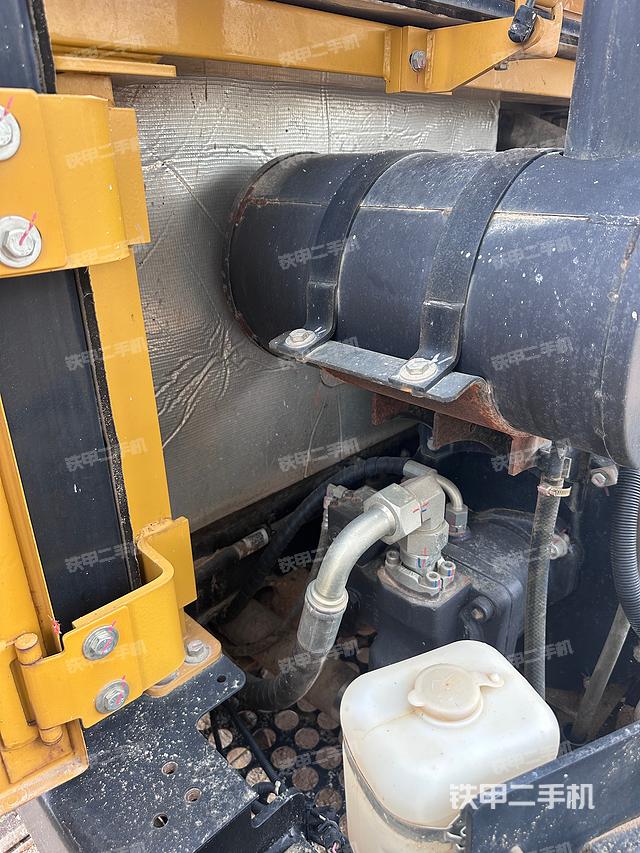 液壓泵艙室正面整體（整機(jī)外觀）