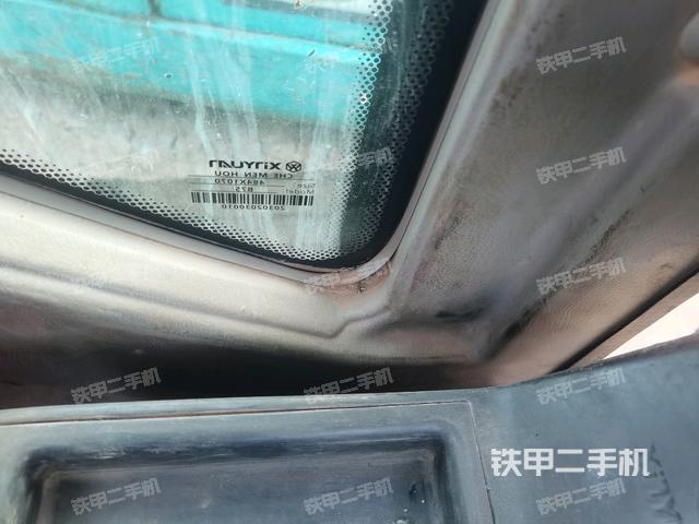 左后方玻璃角標（駕駛室部分）