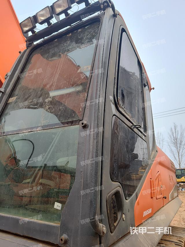 驾驶室整体（整机外观）