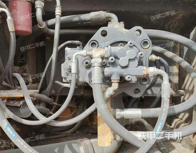 液壓泵艙室正面整體（整機(jī)外觀）