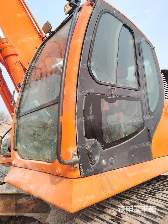 駕駛室整體（整機(jī)外觀）