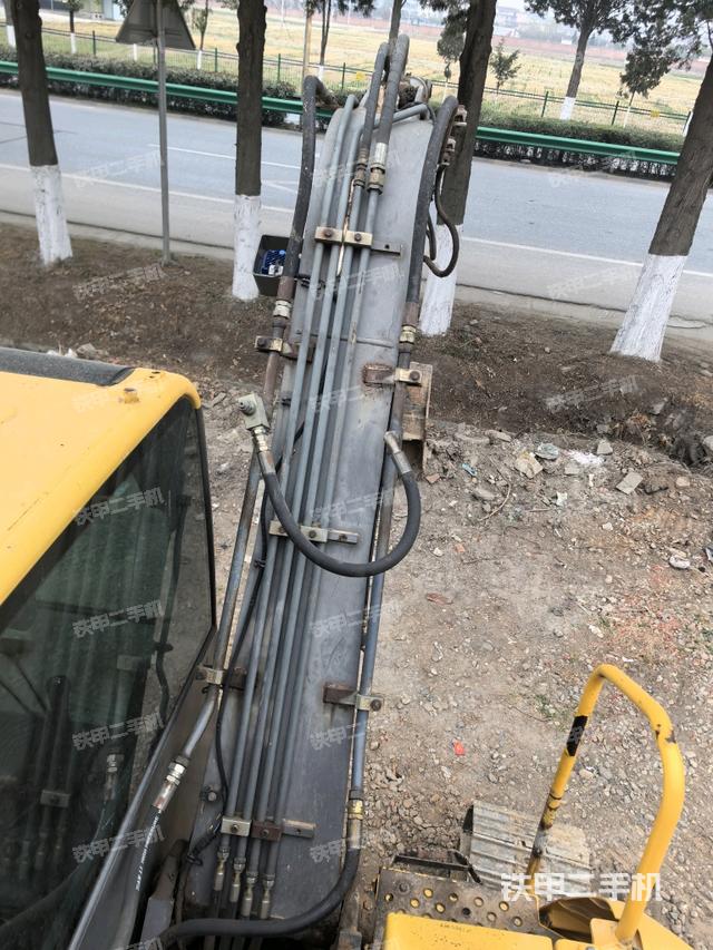 大臂背部俯視（工作和回轉(zhuǎn)裝置）