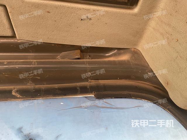 驾驶室顶部（整机外观）