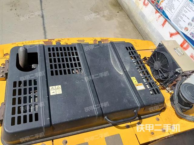 駕駛室頂部(整機外觀) 駕駛室頂部(整機外觀)