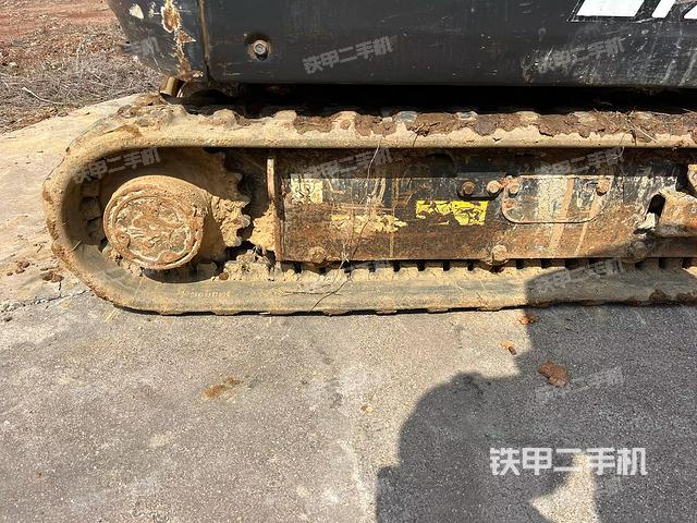 單側(cè)履帶整體(整機外觀) 單側(cè)履帶整體(整機外觀)