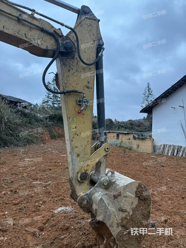 小臂整體左后(工作和回轉裝置) 小臂整體左后(工作和回轉裝置)