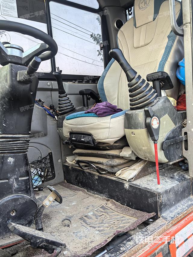 驾驶室整体（整机外观）