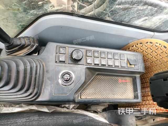 座椅右側(cè)控制臺/鑰匙門/油門/含右手柄(駕駛室部分) 座椅右側(cè)控制臺/鑰匙門/油門/含右手柄(駕駛室部分)