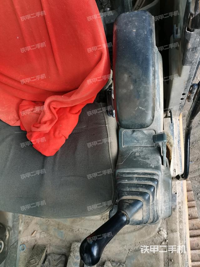 座椅左側控制臺/音響/含左手柄（駕駛室部分）