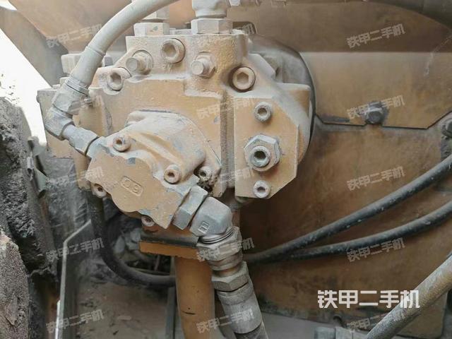 液壓泵艙室正面整體(整機外觀) 液壓泵艙室正面整體(整機外觀)