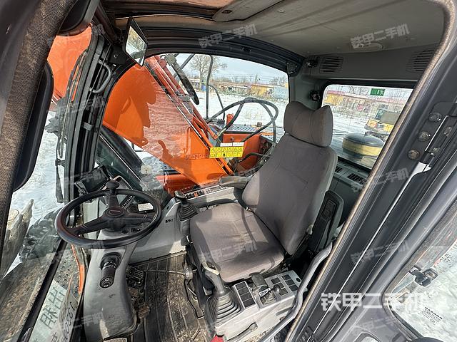 駕駛室整體（整機外觀）