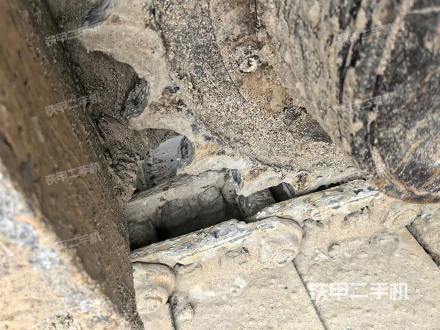 右驅(qū)動輪（行走機構(gòu)）